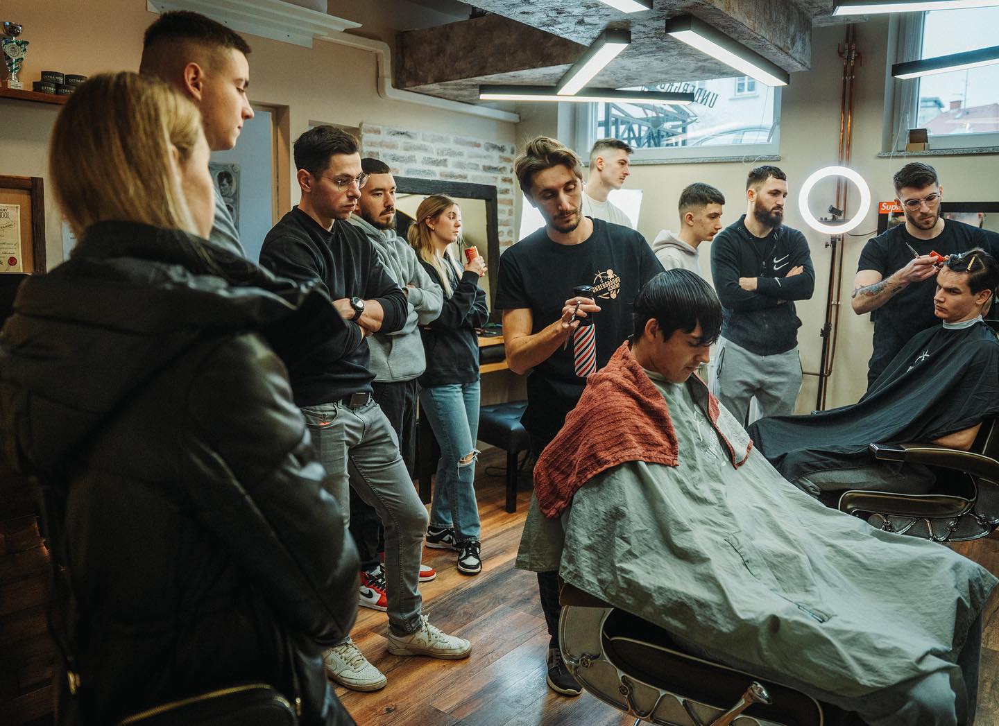 Usposabljanje brivcev Underground Barber